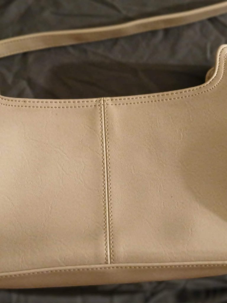 Liz Claiborne Women’s Cream Shoulder Bag